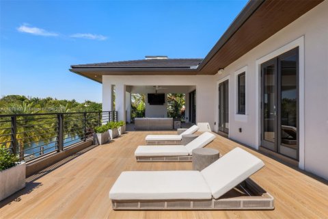 House in Coral Gables, Florida 8 bedrooms, 629.04 sq.m. № 1979085 - photo 20