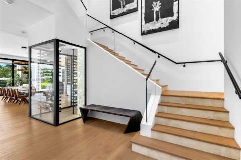 House in Coral Gables, Florida 8 bedrooms, 629.04 sq.m. № 1979085 - photo 15