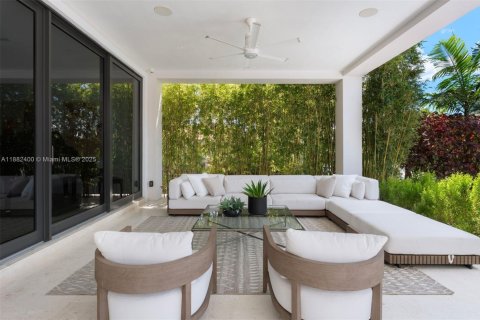 House in Coral Gables, Florida 8 bedrooms, 629.04 sq.m. № 1979085 - photo 26