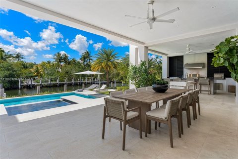 House in Coral Gables, Florida 8 bedrooms, 629.04 sq.m. № 1979085 - photo 28