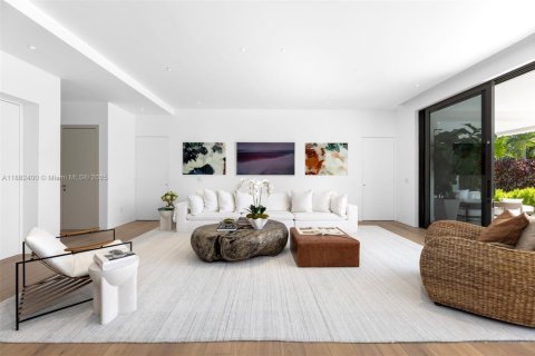 House in Coral Gables, Florida 8 bedrooms, 629.04 sq.m. № 1979085 - photo 11