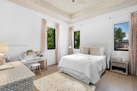 House in Coral Gables, Florida 8 bedrooms, 629.04 sq.m. № 1979085 - photo 22