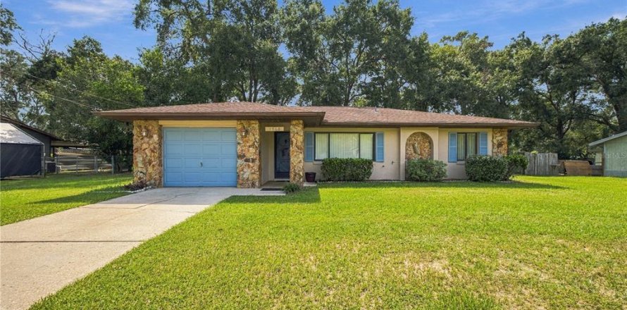 House in Belleview, Florida 3 bedrooms, 118.91 sq.m. № 2393736
