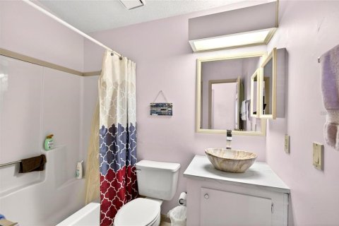 Villa ou maison à louer à Lady Lake, Floride: 2 chambres, 125.05 m2 № 2148357 - photo 6
