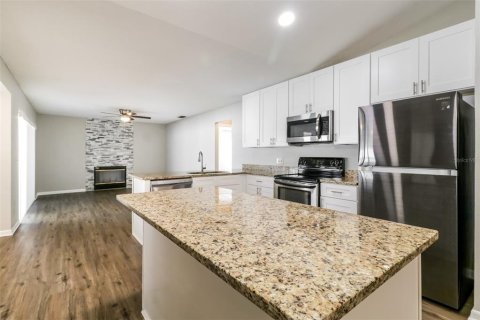 Casa en venta en Brandon, Florida, 3 dormitorios, 166.67 m2 № 1902102 - foto 5