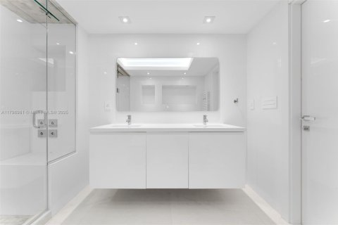 Condo in Bal Harbour, Florida, 2 bedrooms  № 1685933 - photo 21