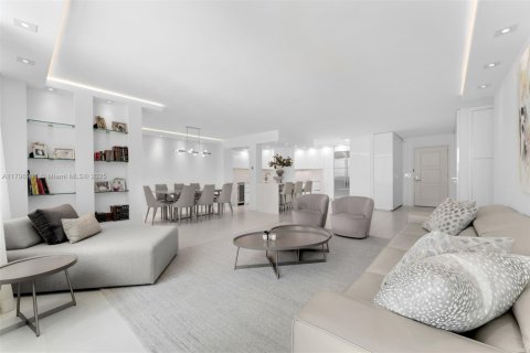 Condo in Bal Harbour, Florida, 2 bedrooms  № 1685933 - photo 4