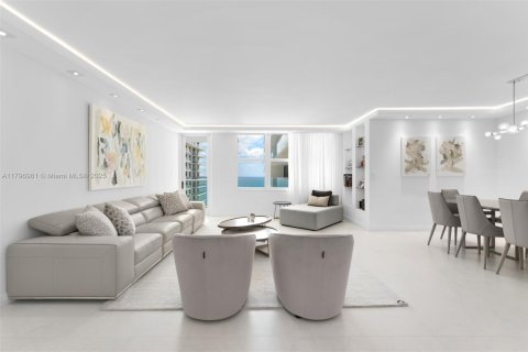 Condo in Bal Harbour, Florida, 2 bedrooms  № 1685933 - photo 1