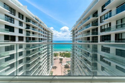 Condo in Bal Harbour, Florida, 2 bedrooms  № 1685933 - photo 25