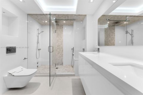 Condo in Bal Harbour, Florida, 2 bedrooms  № 1685933 - photo 20