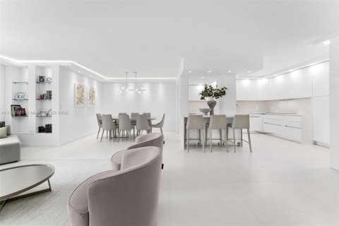 Condo in Bal Harbour, Florida, 2 bedrooms  № 1685933 - photo 5