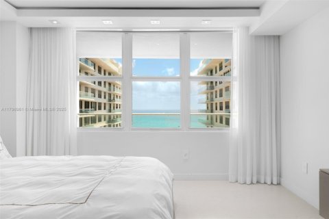 Condo in Bal Harbour, Florida, 2 bedrooms  № 1685933 - photo 17