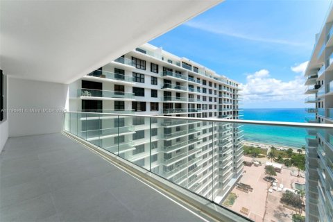 Condo in Bal Harbour, Florida, 2 bedrooms  № 1685933 - photo 24