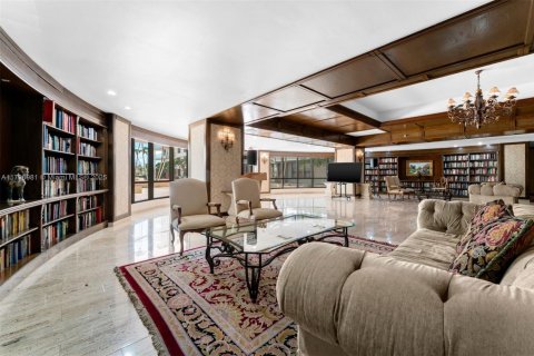 Condo in Bal Harbour, Florida, 2 bedrooms  № 1685933 - photo 30