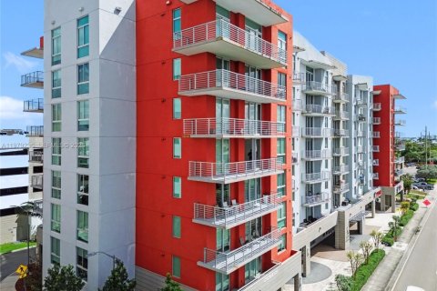 Кондоминиум с 3 спальнями в Дорал, Флорида № 2043437