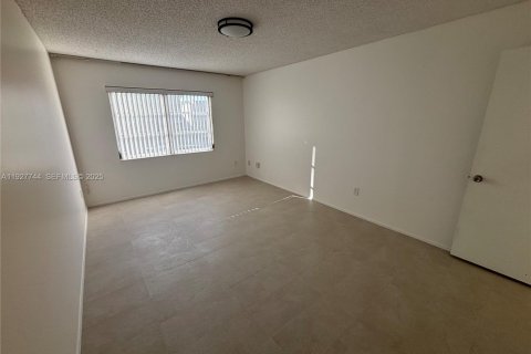 Снять в аренду кондоминиум в Майами, Флорида 2 спальни, 99.87м2, № 1988019 - фото 11