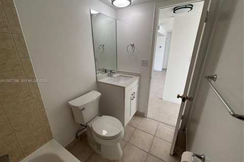 Снять в аренду кондоминиум в Майами, Флорида 2 спальни, 99.87м2, № 1988019 - фото 16