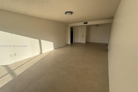 Снять в аренду кондоминиум в Майами, Флорида 2 спальни, 99.87м2, № 1988019 - фото 2