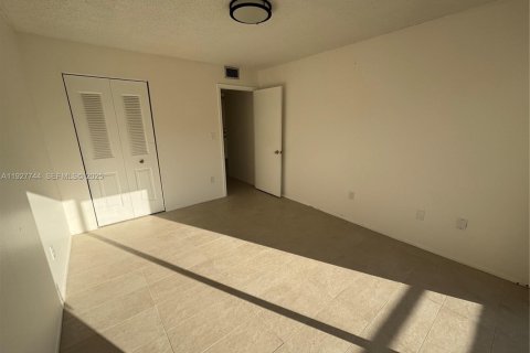 Снять в аренду кондоминиум в Майами, Флорида 2 спальни, 99.87м2, № 1988019 - фото 9