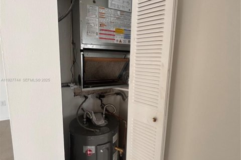 Снять в аренду кондоминиум в Майами, Флорида 2 спальни, 99.87м2, № 1988019 - фото 22