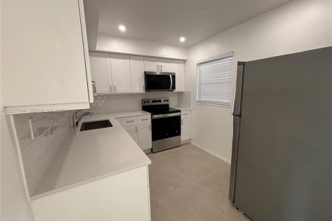 Снять в аренду кондоминиум в Майами, Флорида 2 спальни, 99.87м2, № 1988019 - фото 5