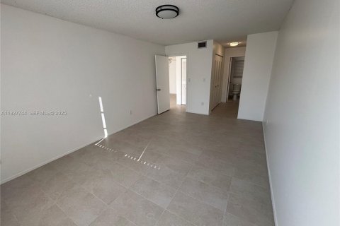 Снять в аренду кондоминиум в Майами, Флорида 2 спальни, 99.87м2, № 1988019 - фото 12