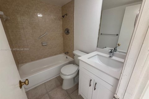 Снять в аренду кондоминиум в Майами, Флорида 2 спальни, 99.87м2, № 1988019 - фото 15