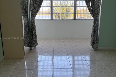 Condominio en venta en Miami, Florida, 1 dormitorio, 69.68 m2 № 1993956 - foto 6