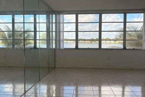Condominio en venta en Miami, Florida, 1 dormitorio, 69.68 m2 № 1993956 - foto 25