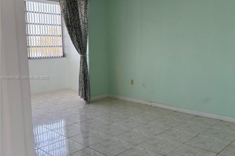Copropriété à vendre à Miami, Floride: 1 chambre, 69.68 m2 № 1993956 - photo 10