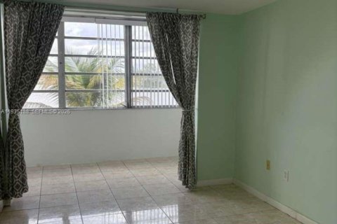 Condominio en venta en Miami, Florida, 1 dormitorio, 69.68 m2 № 1993956 - foto 19