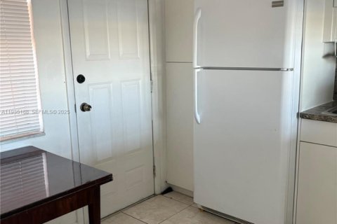 Condominio en venta en Miami, Florida, 1 dormitorio, 69.68 m2 № 1993956 - foto 3