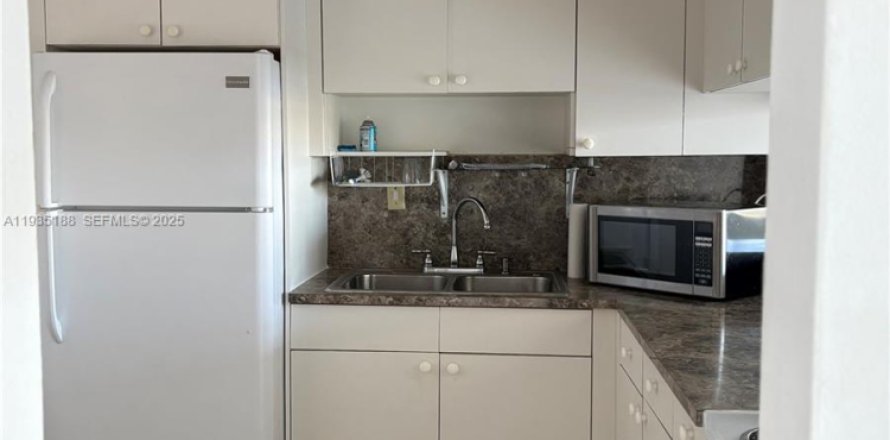 Condominio en Miami, Florida, 1 dormitorio № 1993956