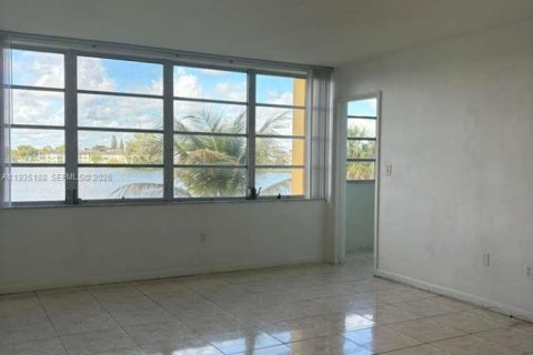 Condominio en venta en Miami, Florida, 1 dormitorio, 69.68 m2 № 1993956 - foto 22
