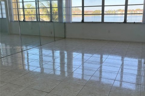 Condominio en venta en Miami, Florida, 1 dormitorio, 69.68 m2 № 1993956 - foto 8