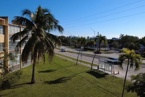 Copropriété à vendre à Miami, Floride: 1 chambre, 69.68 m2 № 1993956 - photo 13