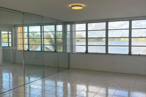 Condominio en venta en Miami, Florida, 1 dormitorio, 69.68 m2 № 1993956 - foto 24