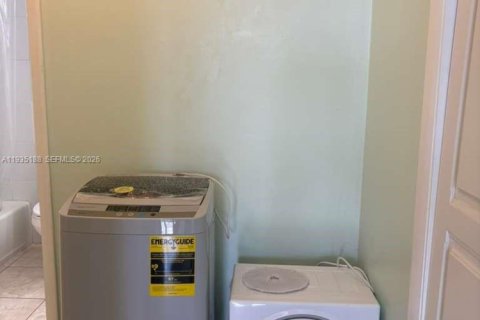 Condominio en venta en Miami, Florida, 1 dormitorio, 69.68 m2 № 1993956 - foto 23