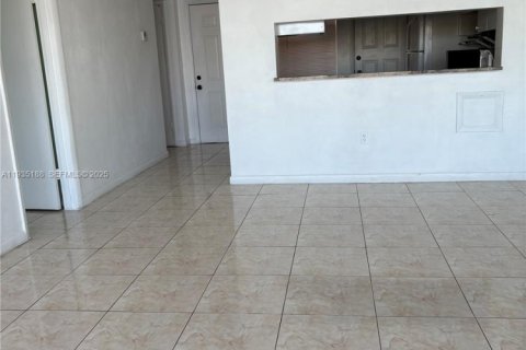 Condominio en venta en Miami, Florida, 1 dormitorio, 69.68 m2 № 1993956 - foto 4
