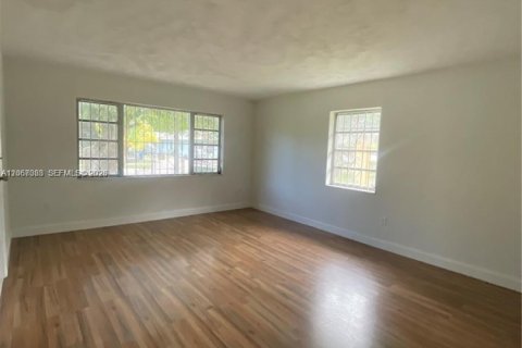 Villa ou maison à louer à Miami, Floride: 2 chambres, 208.84 m2 № 2293113 - photo 4
