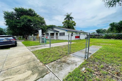 Villa ou maison à Miami, Floride 2 chambres, 208.84 m2 № 2293113