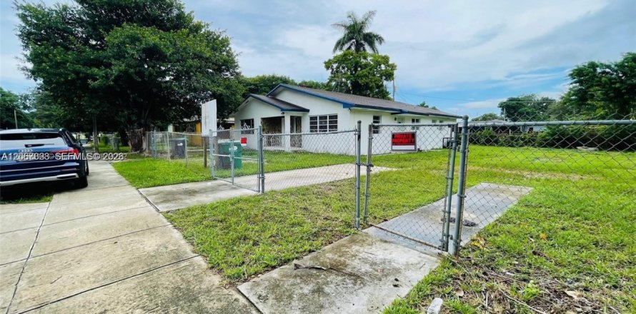 Villa ou maison à Miami, Floride 2 chambres, 208.84 m2 № 2293113