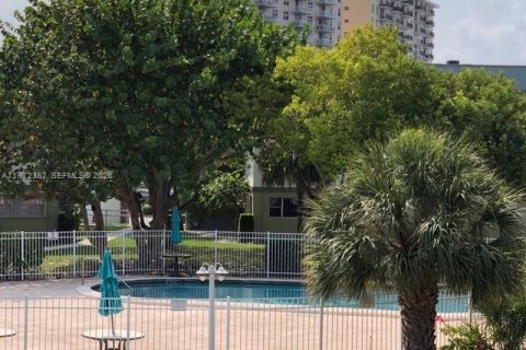 Copropriété à louer à Hallandale Beach, Floride: 1 chambre, 65.03 m2 № 2032755 - photo 4