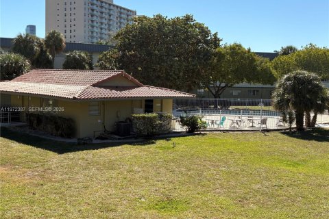 Copropriété à louer à Hallandale Beach, Floride: 1 chambre, 65.03 m2 № 2032755 - photo 2