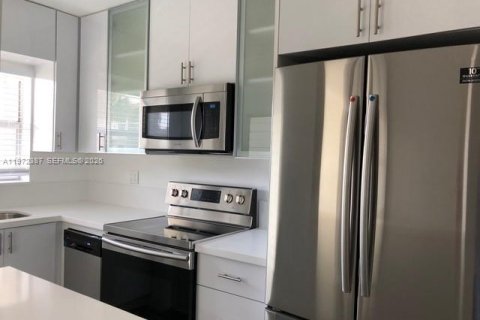 Copropriété à louer à Hallandale Beach, Floride: 1 chambre, 65.03 m2 № 2032755 - photo 11