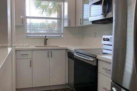 Copropriété à louer à Hallandale Beach, Floride: 1 chambre, 65.03 m2 № 2032755 - photo 9