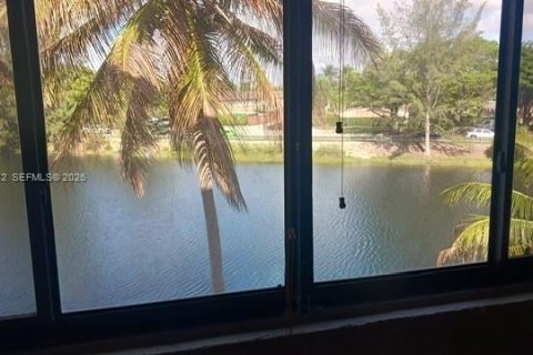 Copropriété à louer à Miami, Floride: 2 chambres, 99.78 m2 № 2145854 - photo 3