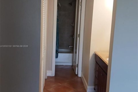 Copropriété à louer à Miami, Floride: 2 chambres, 99.78 m2 № 2145854 - photo 6