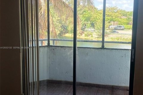 Copropriété à louer à Miami, Floride: 2 chambres, 99.78 m2 № 2145854 - photo 4
