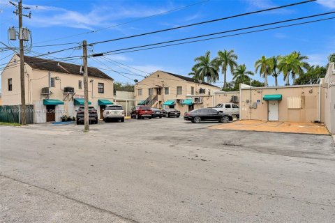 Propiedad comercial en venta en Homestead, Florida № 1920250 - foto 11